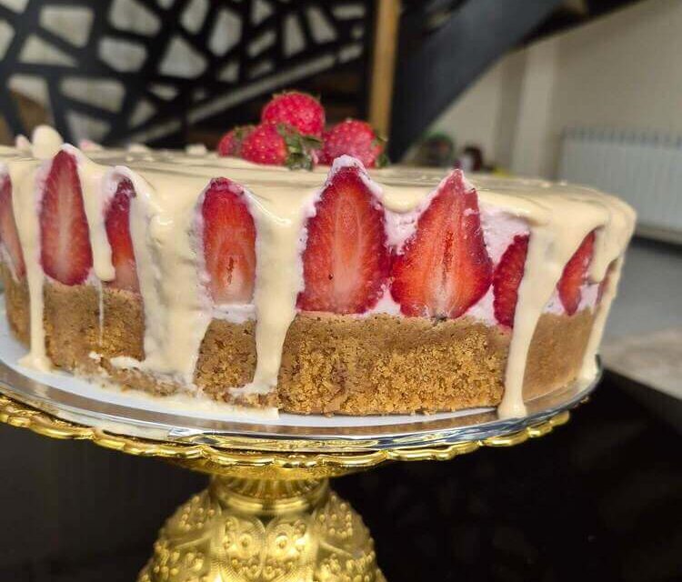 کیک برای جشن تولد توی دماوند