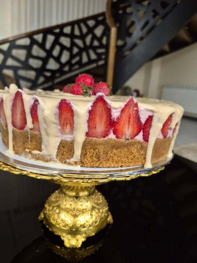 کیک برای جشن تولد توی دماوند